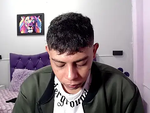 Snapshot of Alejandroo_22 chatting on 10.22.25 Alejandroo 22 online show from 10.22.25