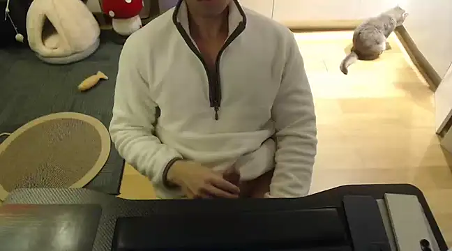 Snapshot of NF7864 chatting on 03.18.25 NF7864 online show from 03.18.25