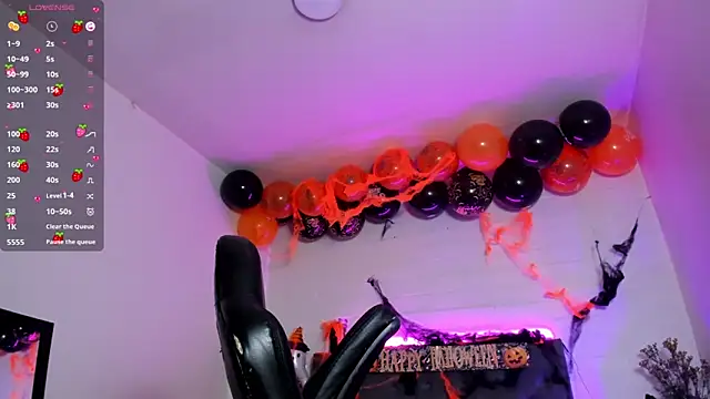 Snapshot of Ayliinn_ chatting on 10.24.25 Ayliinn online show from 10.24.25