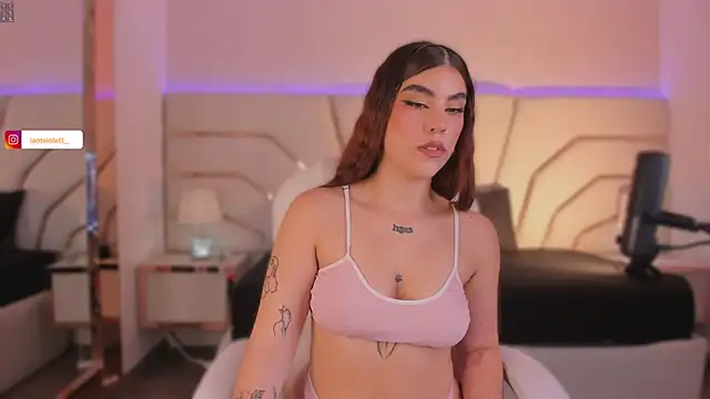 Snapshot of Violeta-Marquez chatting on 10.28.25 Violeta-Marquez online show from 10.28.25