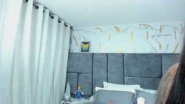 Cristal Velle online show from 12.21.25