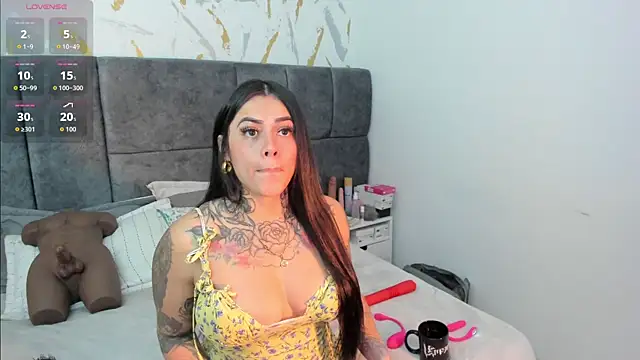 Cristal Velle online show from 04.14.26