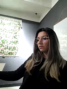 Isabella Varella online show from 03.04.25