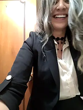 Isabella Varella online show from 03.10.25