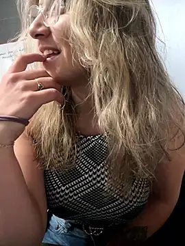 Isabella Varella online show from 01.19.26