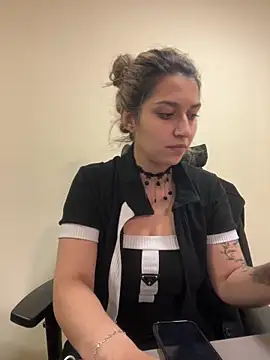 Isabella Varella online show from 03.02.26