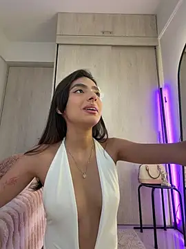 ZaraLuuv online show from 04.16.26