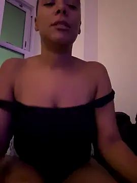 Snapshot of Melia_Rayne chatting on 10.17.25 Melia Rayne online show from 10.17.25