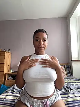 Snapshot of Melia_Rayne chatting on 10.18.25 Melia Rayne online show from 10.18.25