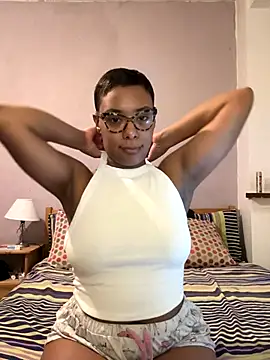 Snapshot of Melia_Rayne chatting on 10.22.25 Melia Rayne online show from 10.22.25