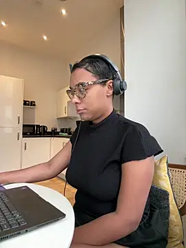 Melia Rayne online show from 11.14.25