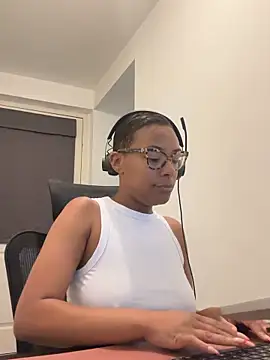 Snapshot of Melia_Rayne chatting on 06.05.26 Melia Rayne online show from 06.05.26