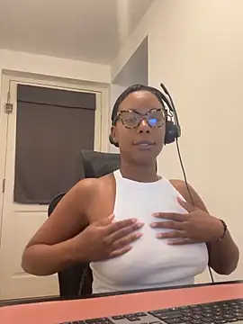 Snapshot of Melia_Rayne chatting on 06.30.26 Melia Rayne online show from 06.30.26