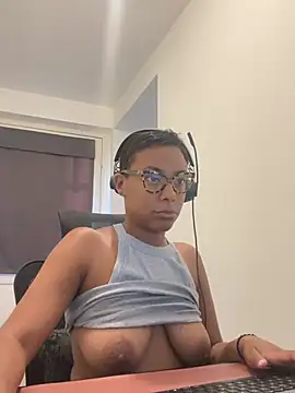 Snapshot of Melia_Rayne chatting on 07.16.26 Melia Rayne online show from 07.16.26