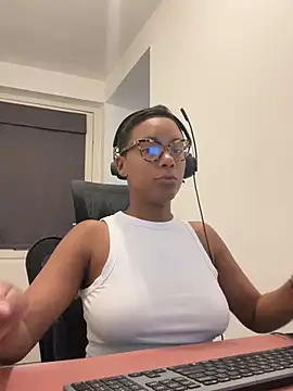 Snapshot of Melia_Rayne chatting on 07.17.26 Melia Rayne online show from 07.17.26