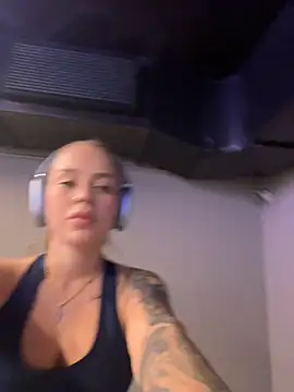 Snapshot of ValentinaMilann chatting on 10.14.25 ValentinaMilann online show from 10.14.25