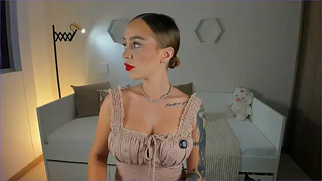 Snapshot of ValentinaMilann chatting on 02.17.26 ValentinaMilann online show from 02.17.26