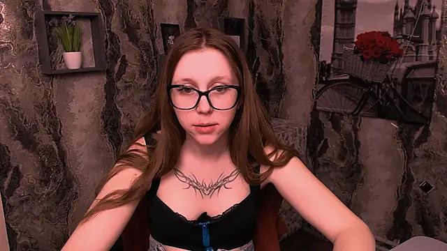 Snapshot of _MiraGold_ chatting on 03.11.25 MiraGold online show from 03.11.25