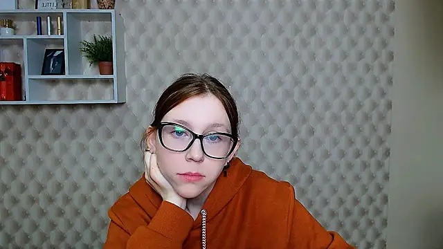 Snapshot of _MiraGold_ chatting on 11.12.25 MiraGold online show from 11.12.25