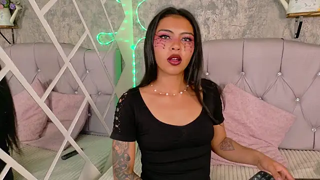 Snapshot of Devil_AliceXo chatting on 10.08.25 Devil AliceXo online show from 10.08.25