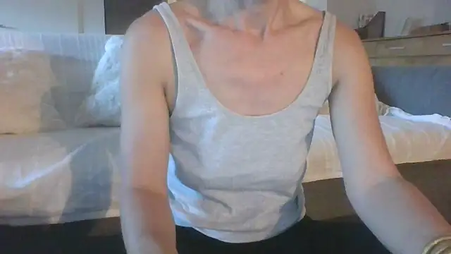 Snapshot of Valentinette chatting on 04.21.26 Valentinette online show from 04.21.26