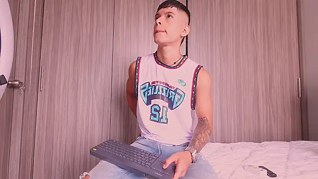 Snapshot of ErosKhaos chatting on 02.14.26 ErosKhaos online show from 02.14.26