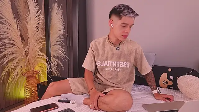 Snapshot of ErosKhaos chatting on 03.21.26 ErosKhaos online show from 03.21.26