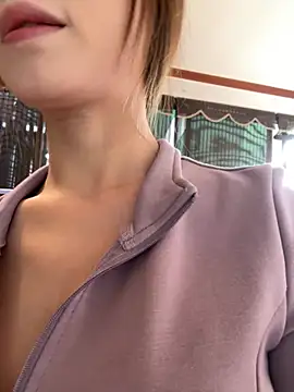 Snapshot of TOP_yoyo chatting on 11.27.25 TOP yoyo online show from 11.27.25