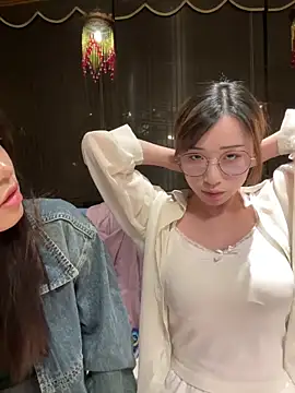 Snapshot of TOP_yoyo chatting on 11.29.25 TOP yoyo online show from 11.29.25