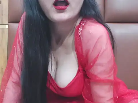 RealNaina online show from 11.17.25