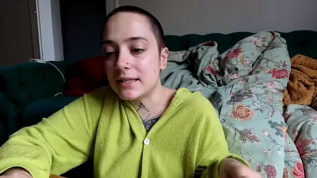 Snapshot of OllympeKaii chatting on 11.10.25 OllympeKaii online show from 11.10.25