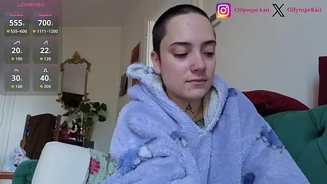 Snapshot of OllympeKaii chatting on 11.17.25 OllympeKaii online show from 11.17.25