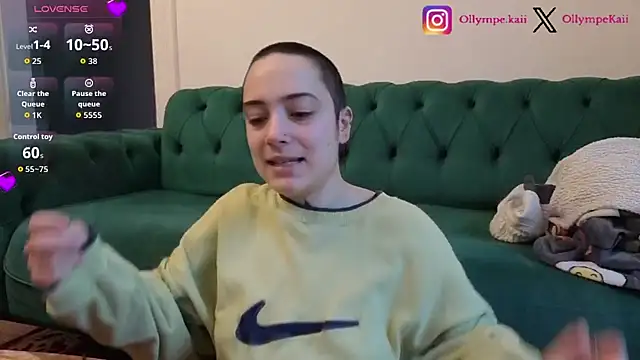 Snapshot of OllympeKaii chatting on 12.04.25 OllympeKaii online show from 12.04.25