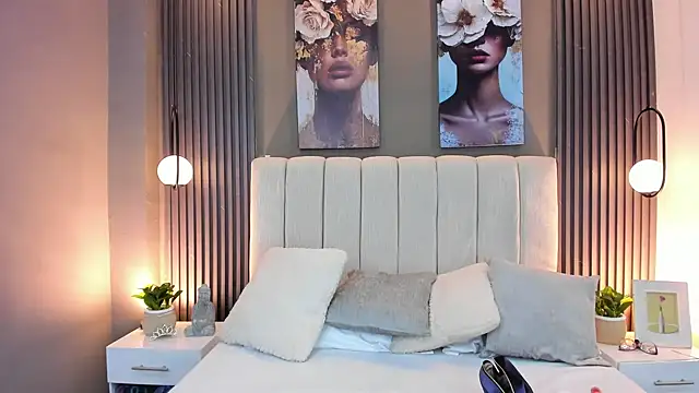 Snapshot of GiannaColling1 chatting on 10.26.25 GiannaColling1 online show from 10.26.25