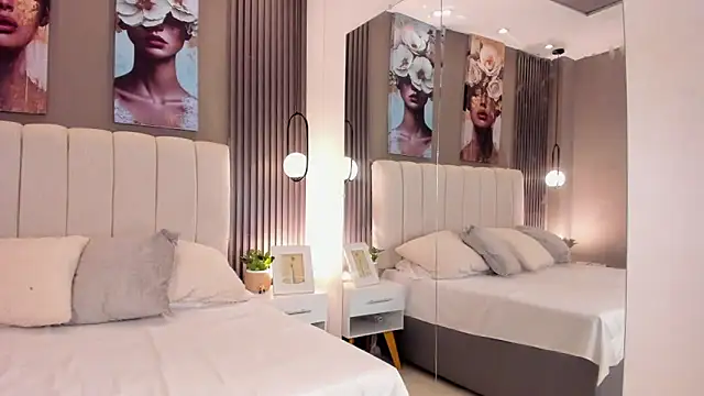 Snapshot of GiannaColling1 chatting on 11.19.25 GiannaColling1 online show from 11.19.25