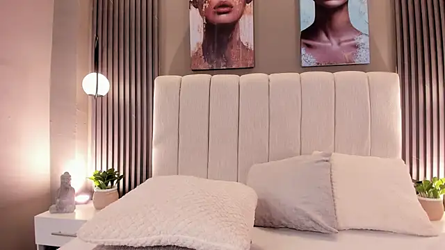 Snapshot of GiannaColling1 chatting on 11.27.25 GiannaColling1 online show from 11.27.25