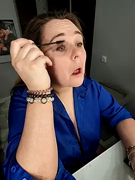 Juicy PeachLux online show from 12.18.25