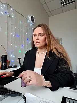 Juicy PeachLux online show from 04.18.26