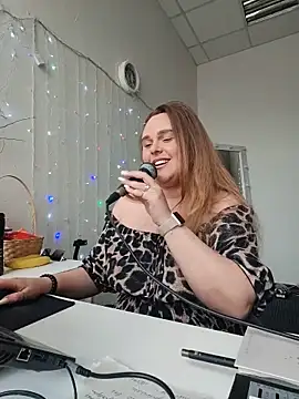 Juicy PeachLux online show from 05.14.26