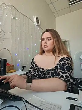 Juicy PeachLux online show from 05.16.26