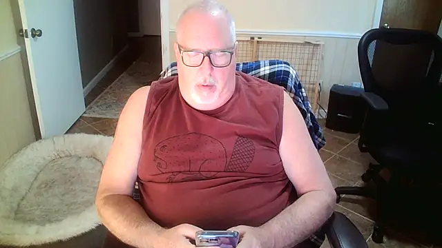 Snapshot of superbearboss chatting on 10.22.25 superbearboss online show from 10.22.25