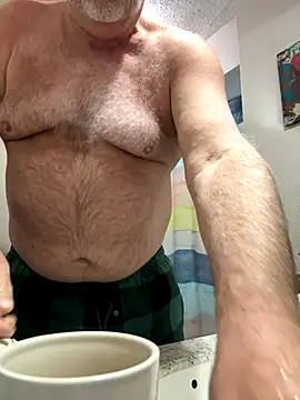 Snapshot of superbearboss chatting on 11.12.25 superbearboss online show from 11.12.25