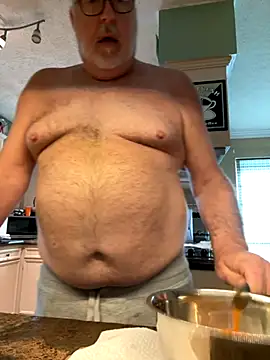 Snapshot of superbearboss chatting on 11.17.25 superbearboss online show from 11.17.25