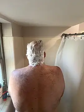 Snapshot of superbearboss chatting on 11.28.25 superbearboss online show from 11.28.25