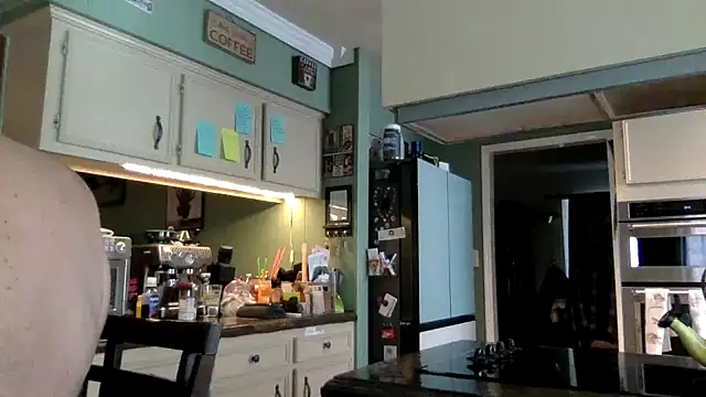 Snapshot of superbearboss chatting on 12.18.25 superbearboss online show from 12.18.25