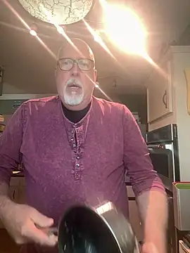 Snapshot of superbearboss chatting on 01.15.26 superbearboss online show from 01.15.26