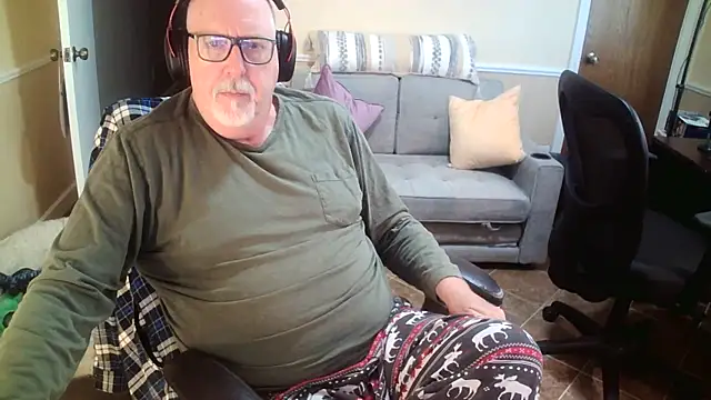 Snapshot of superbearboss chatting on 02.18.26 superbearboss online show from 02.18.26