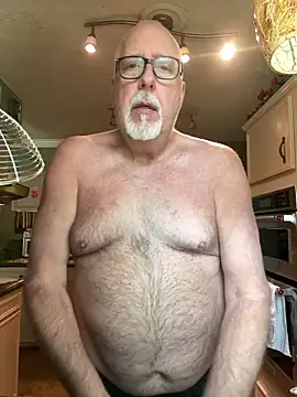 Snapshot of superbearboss chatting on 02.28.26 superbearboss online show from 02.28.26