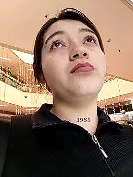 Karina Leon online show from 11.30.25