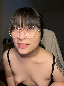 Snapshot of 214Jun chatting on 10.14.25 214Jun online show from 10.14.25